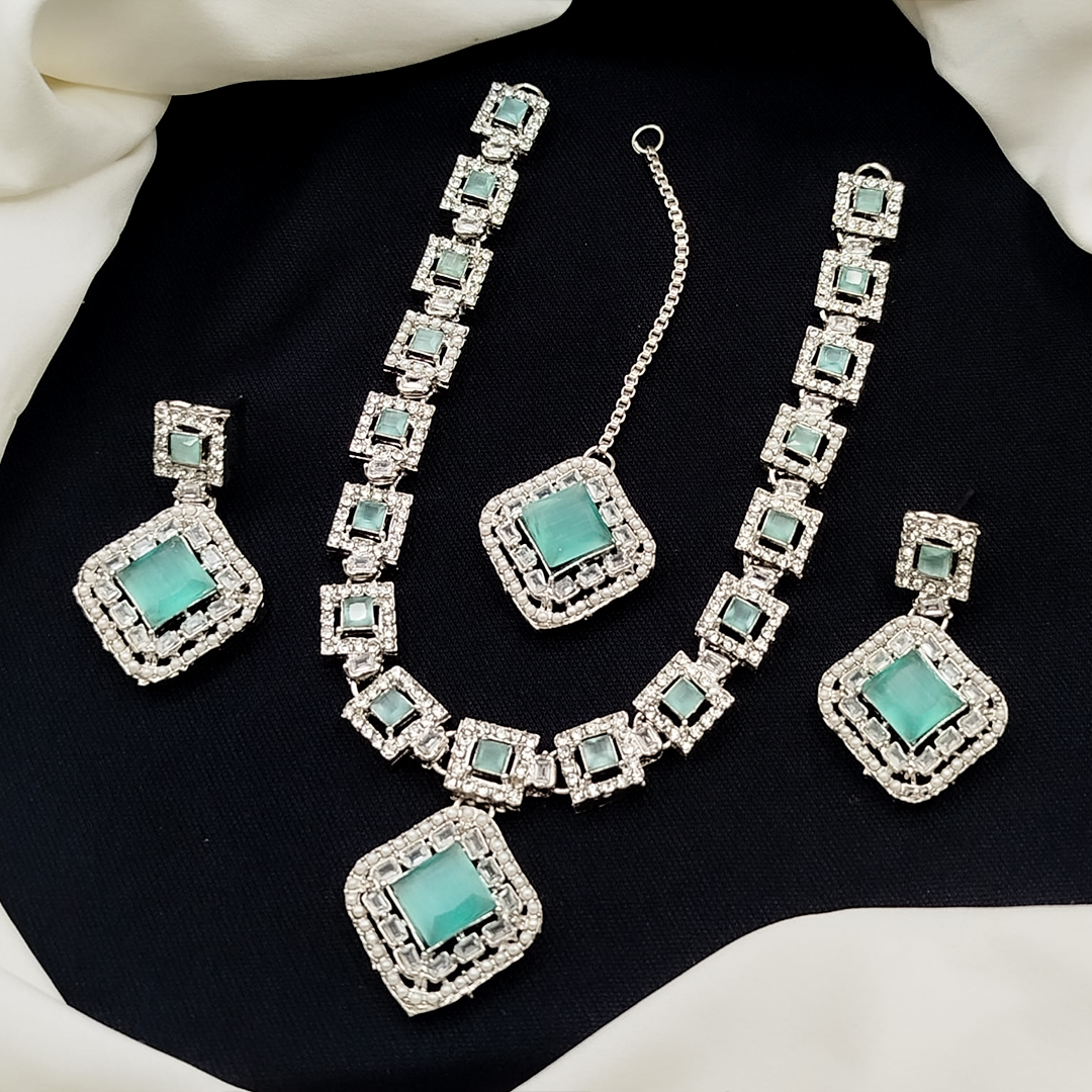 Stylish silver necklace set