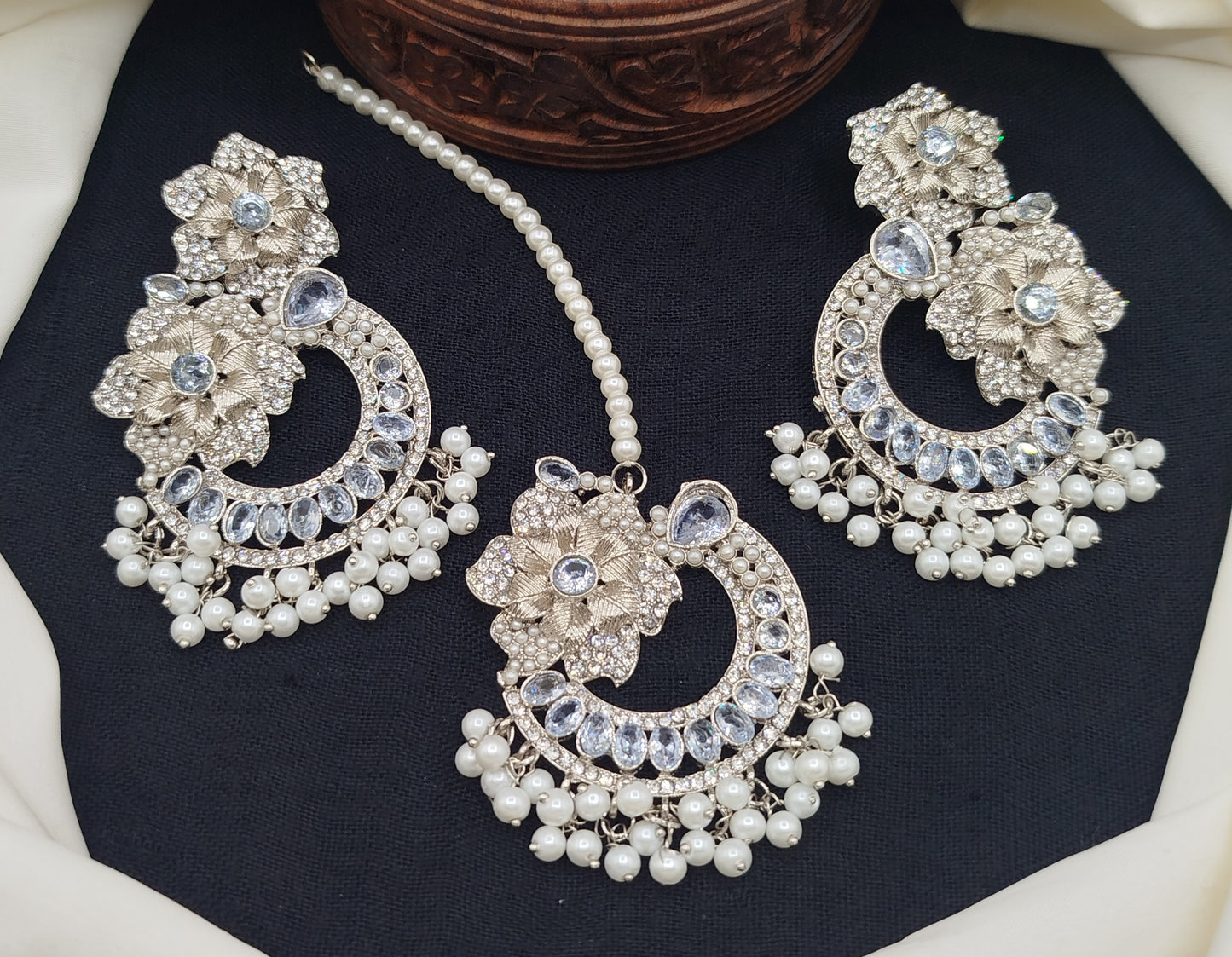 Big size earrings tika