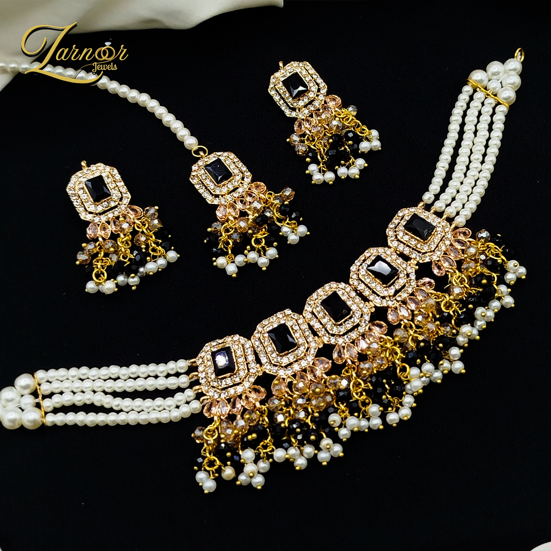 Stylish choker set
