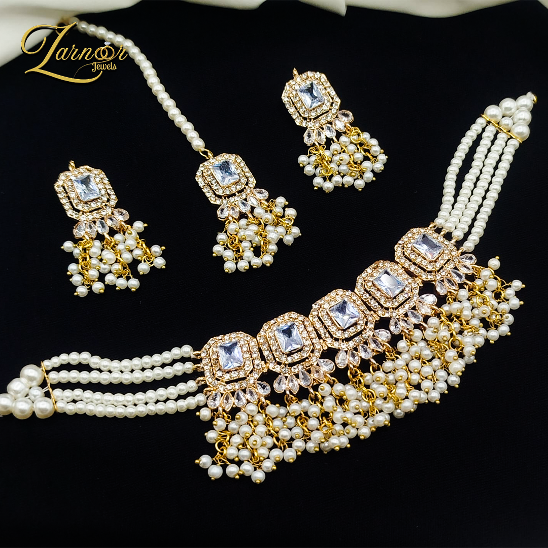Stylish choker set