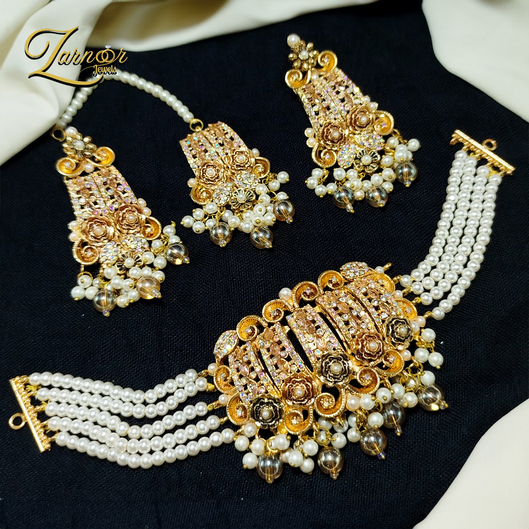 Stylish Choker Set