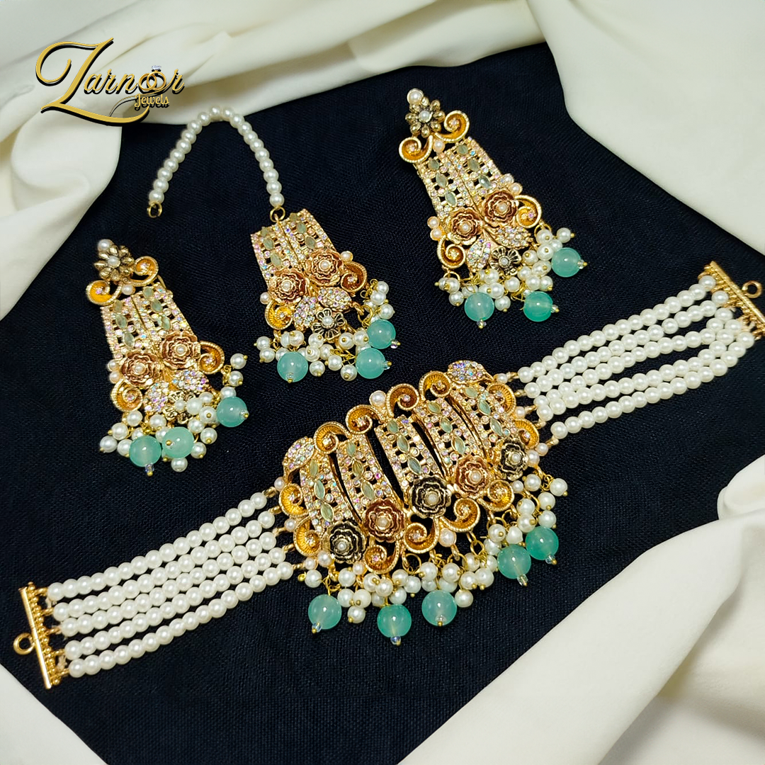 Stylish Choker Set