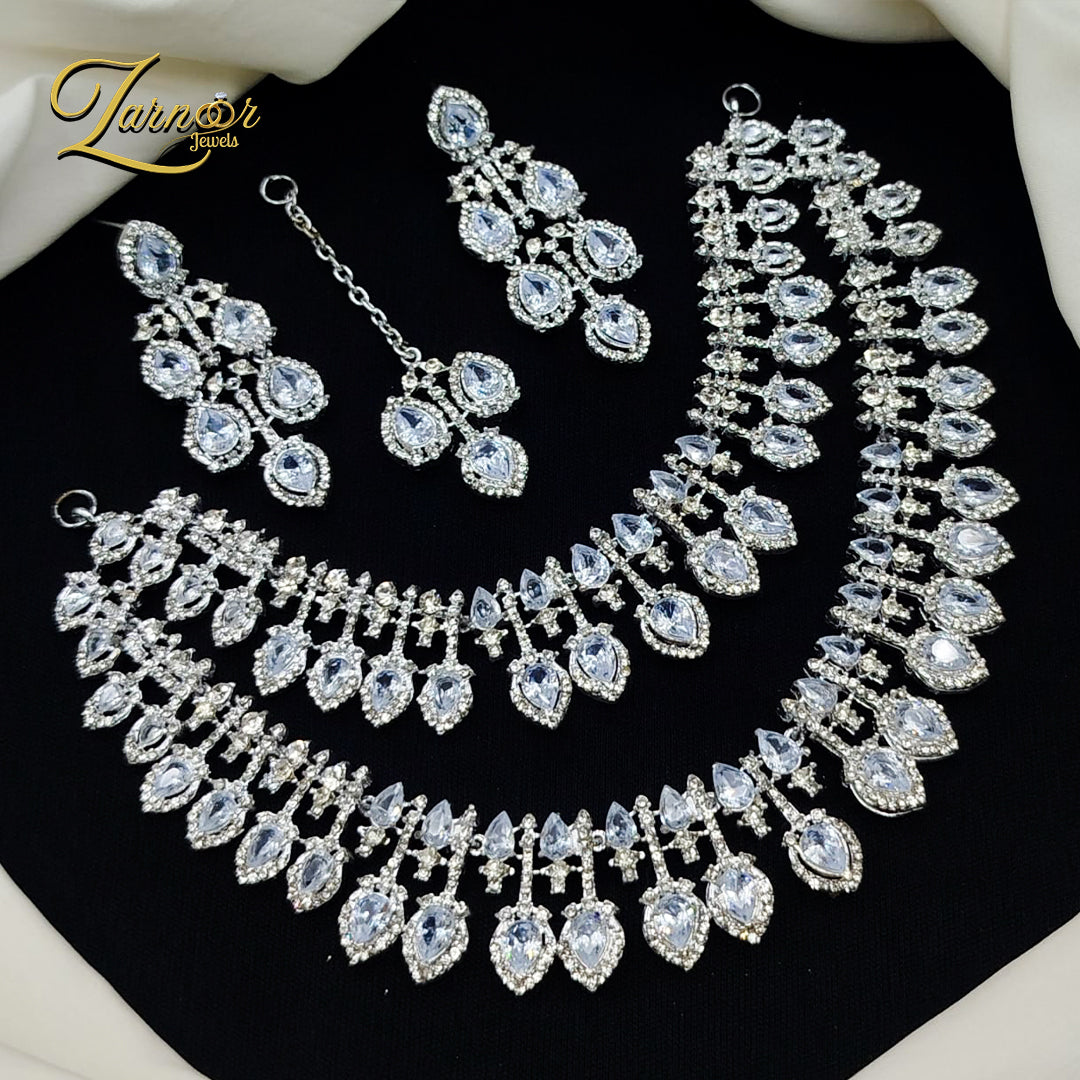 Stylish Heavy Necklace Set