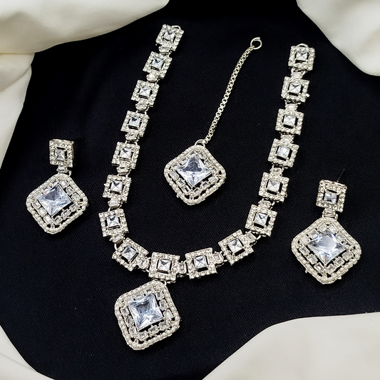 Stylish silver necklace set