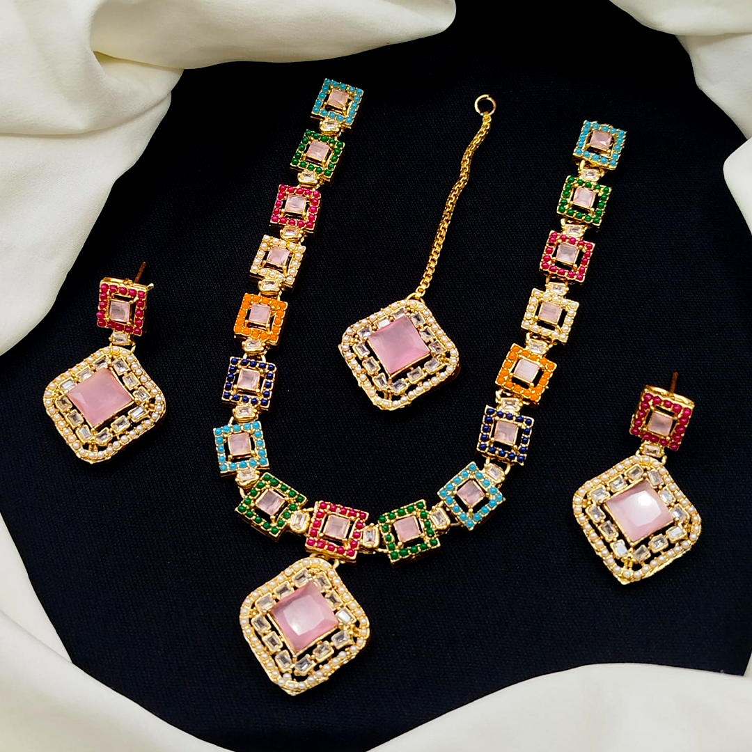 Stylish Noraten Necklace Set
