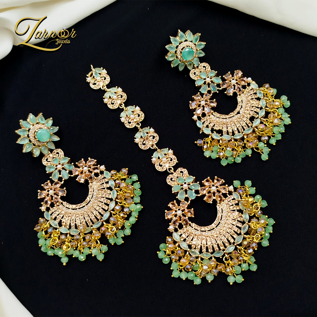 Stylish Earrings with Heavy Tika
