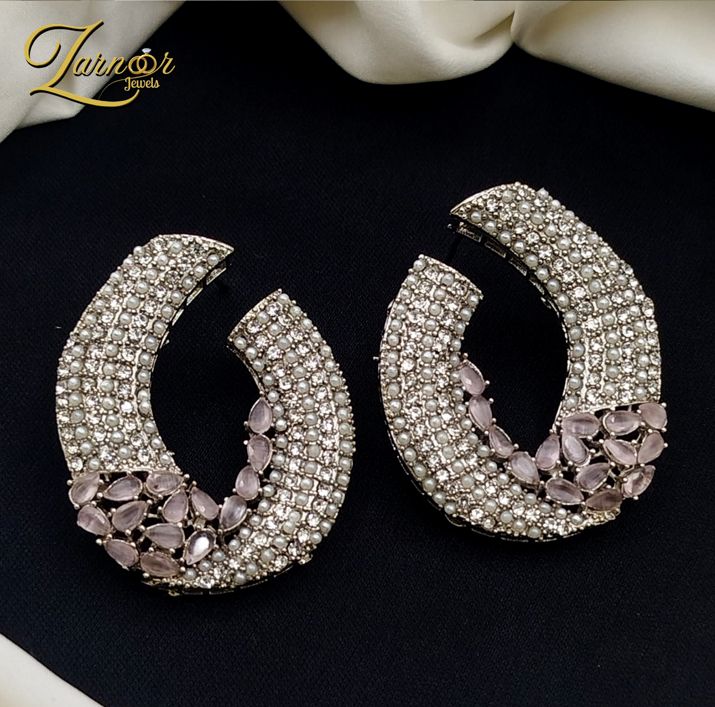 Stylish Noraten Studs