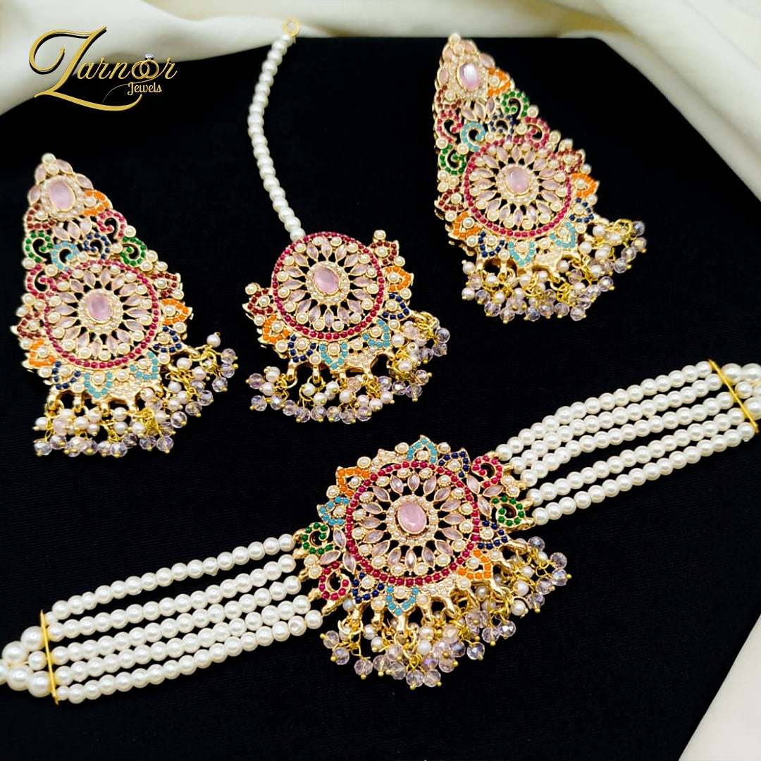 Stylish choker set