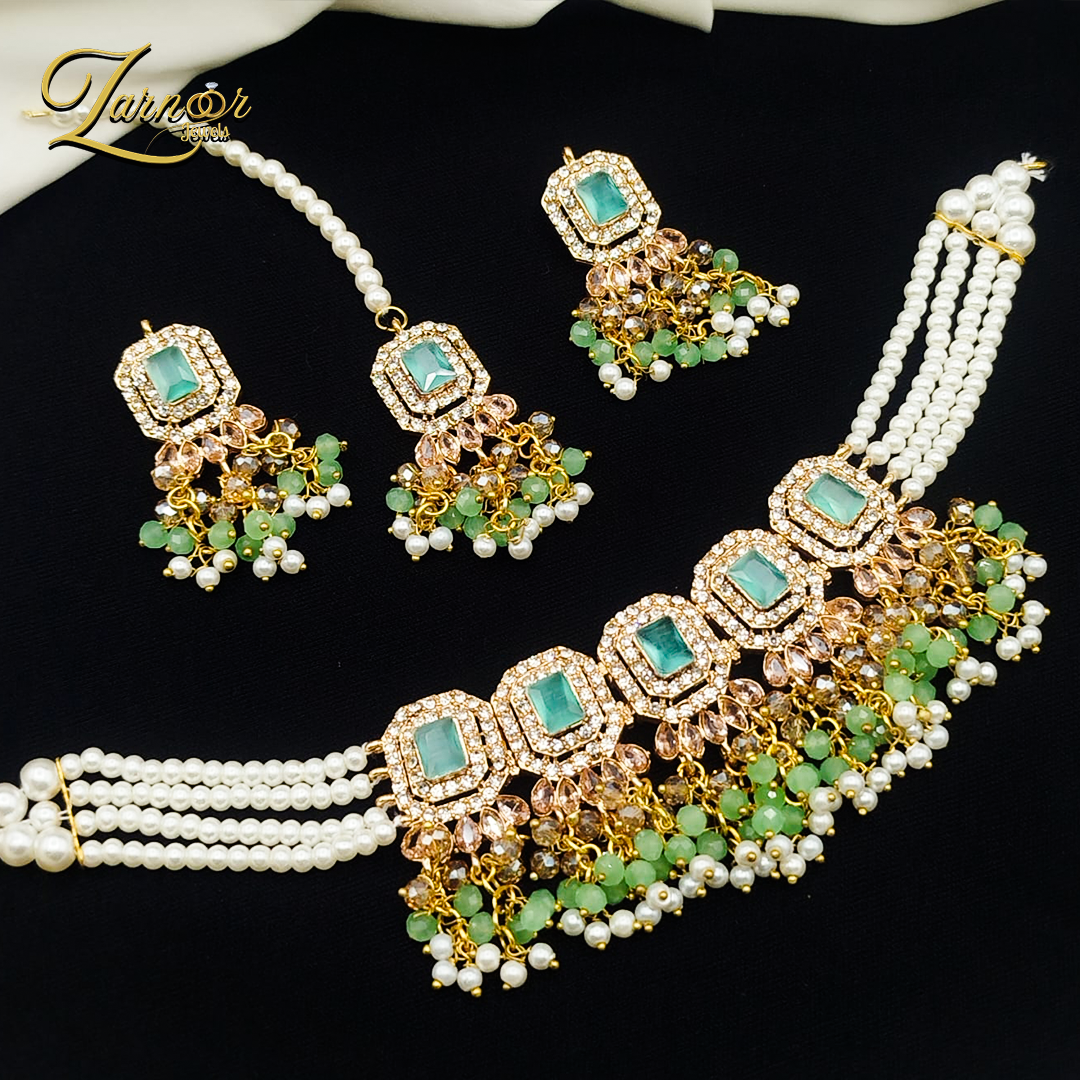 Stylish choker set