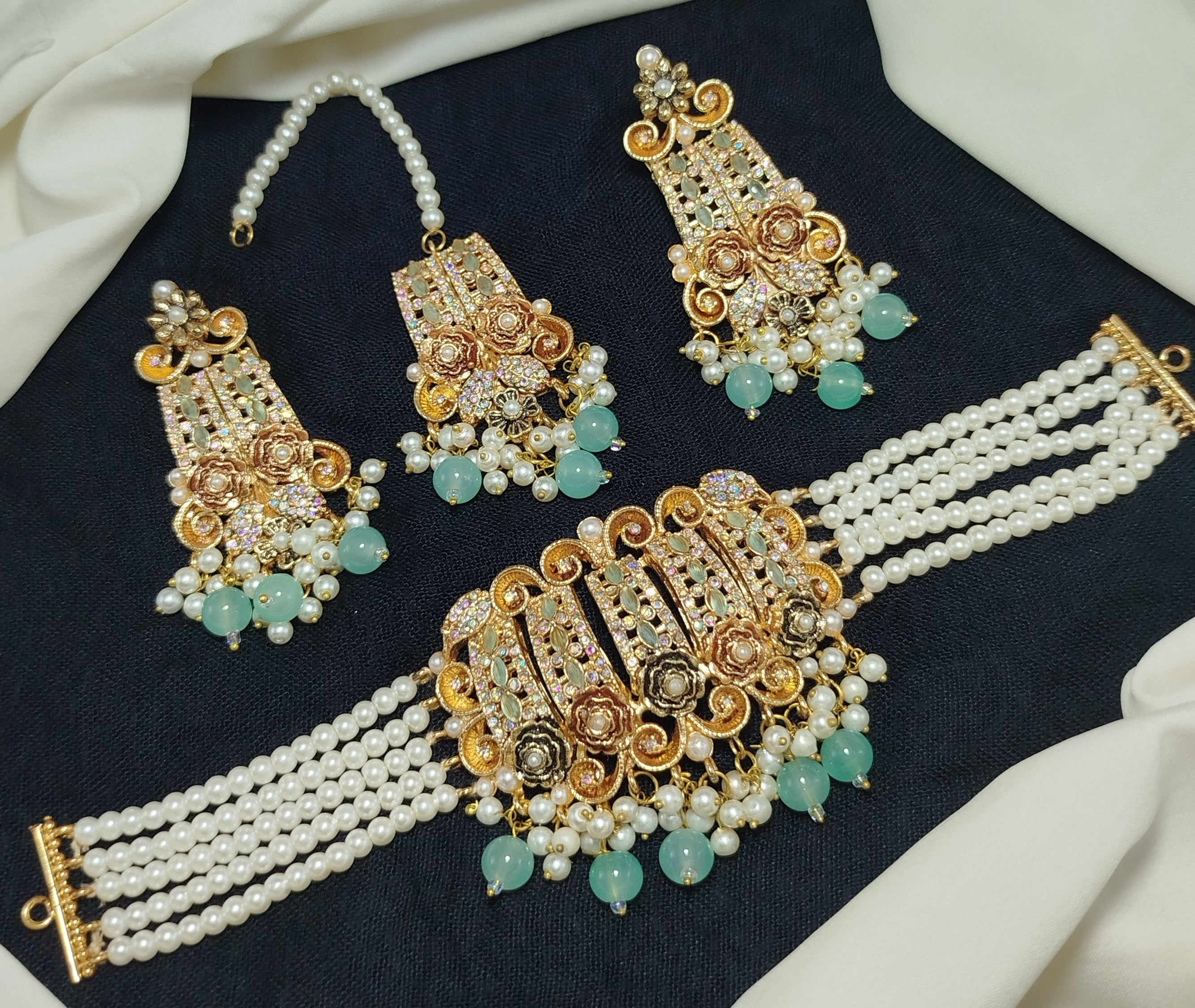 Stylish Choker Set