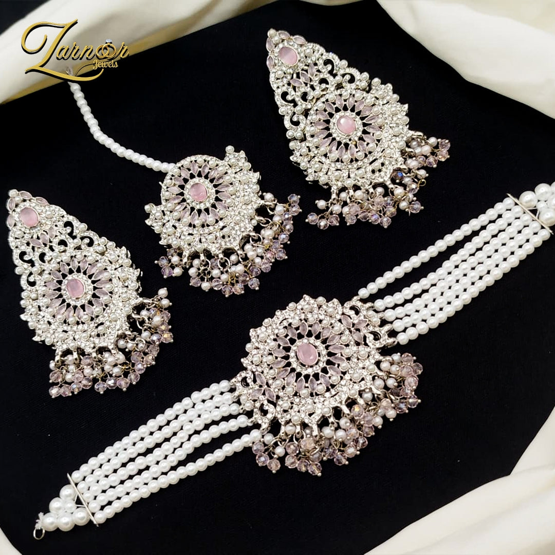 Stylish choker set