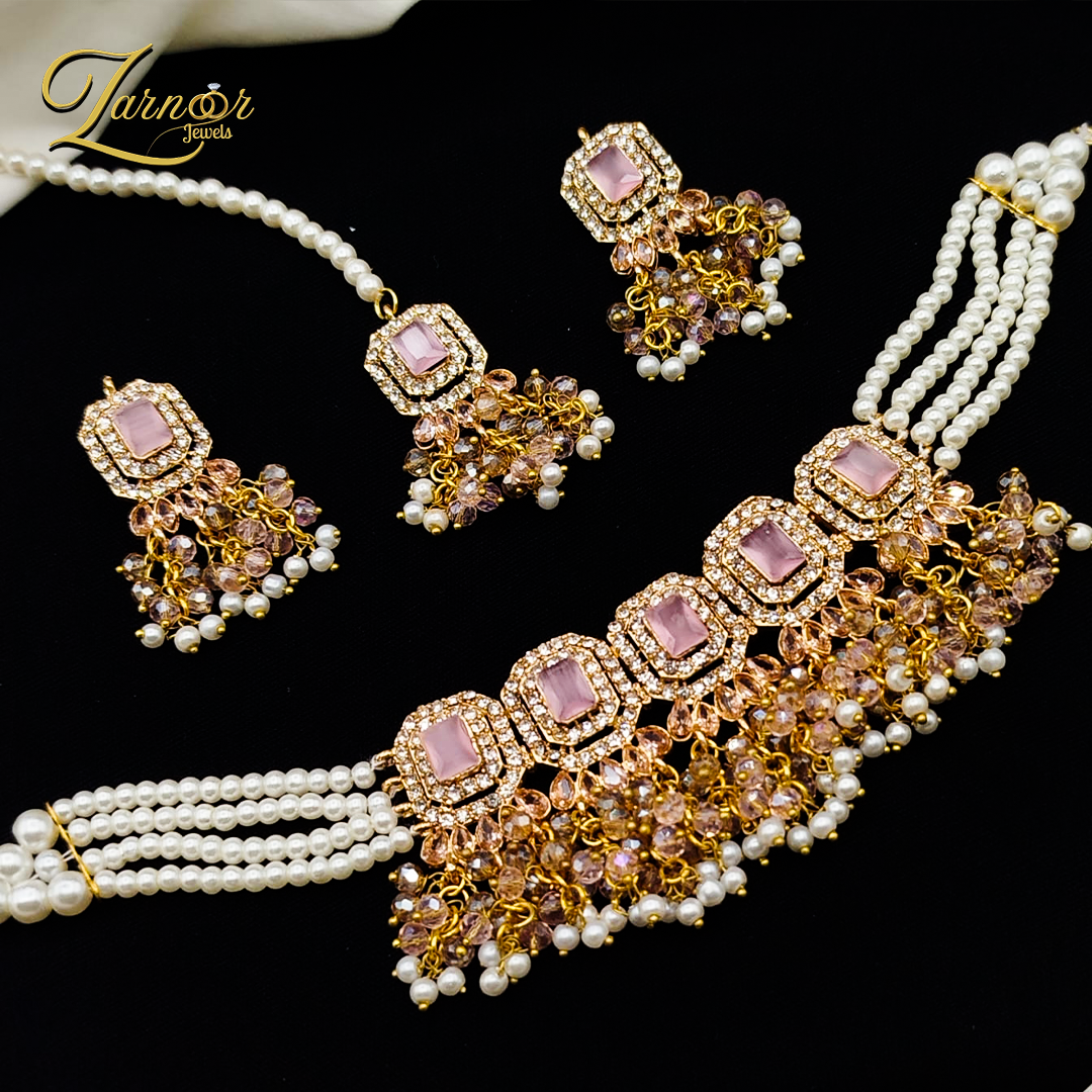 Stylish choker set