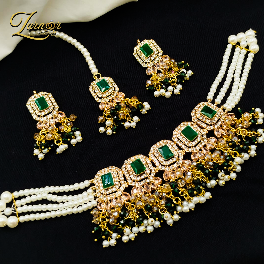 Stylish choker set