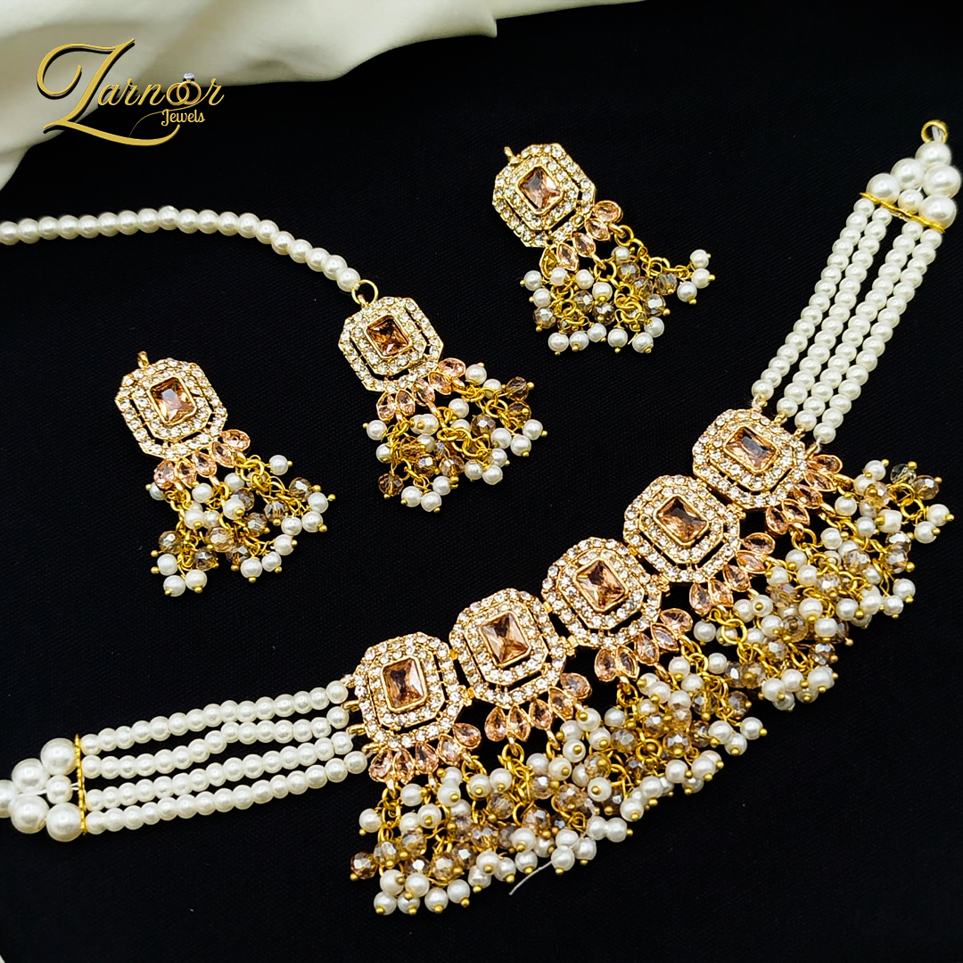 Stylish choker set