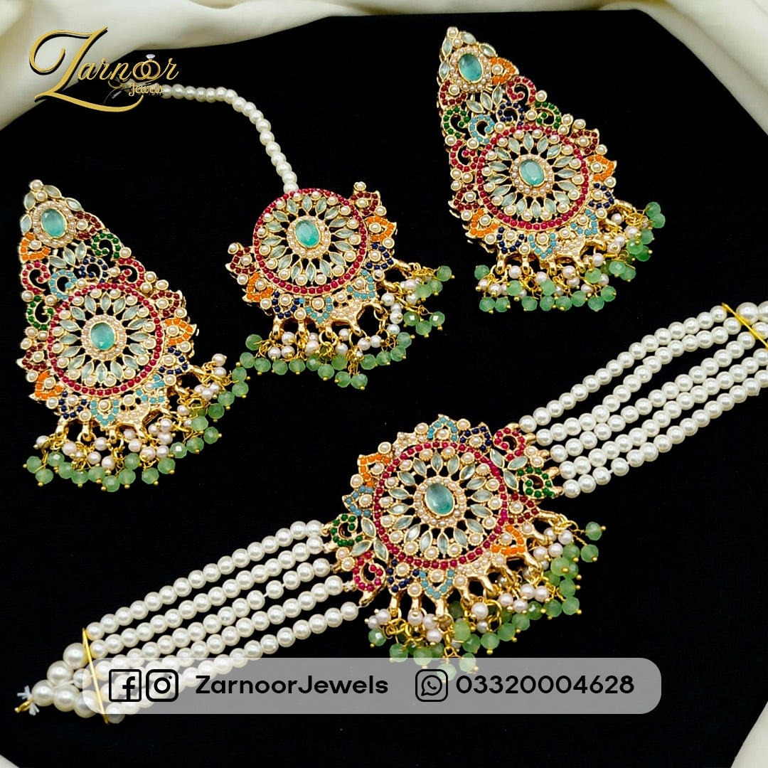 Stylish choker set