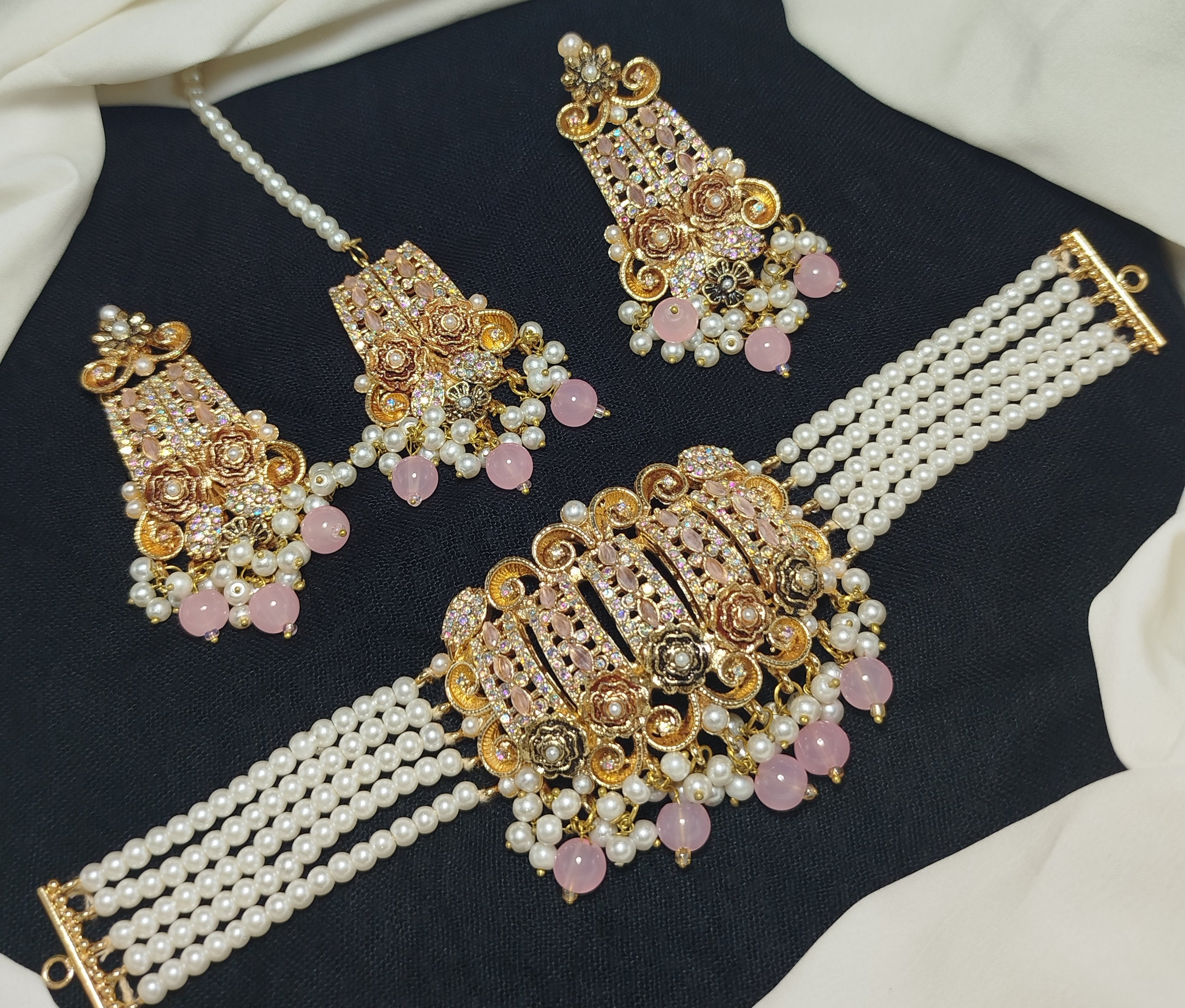 Stylish Choker Set