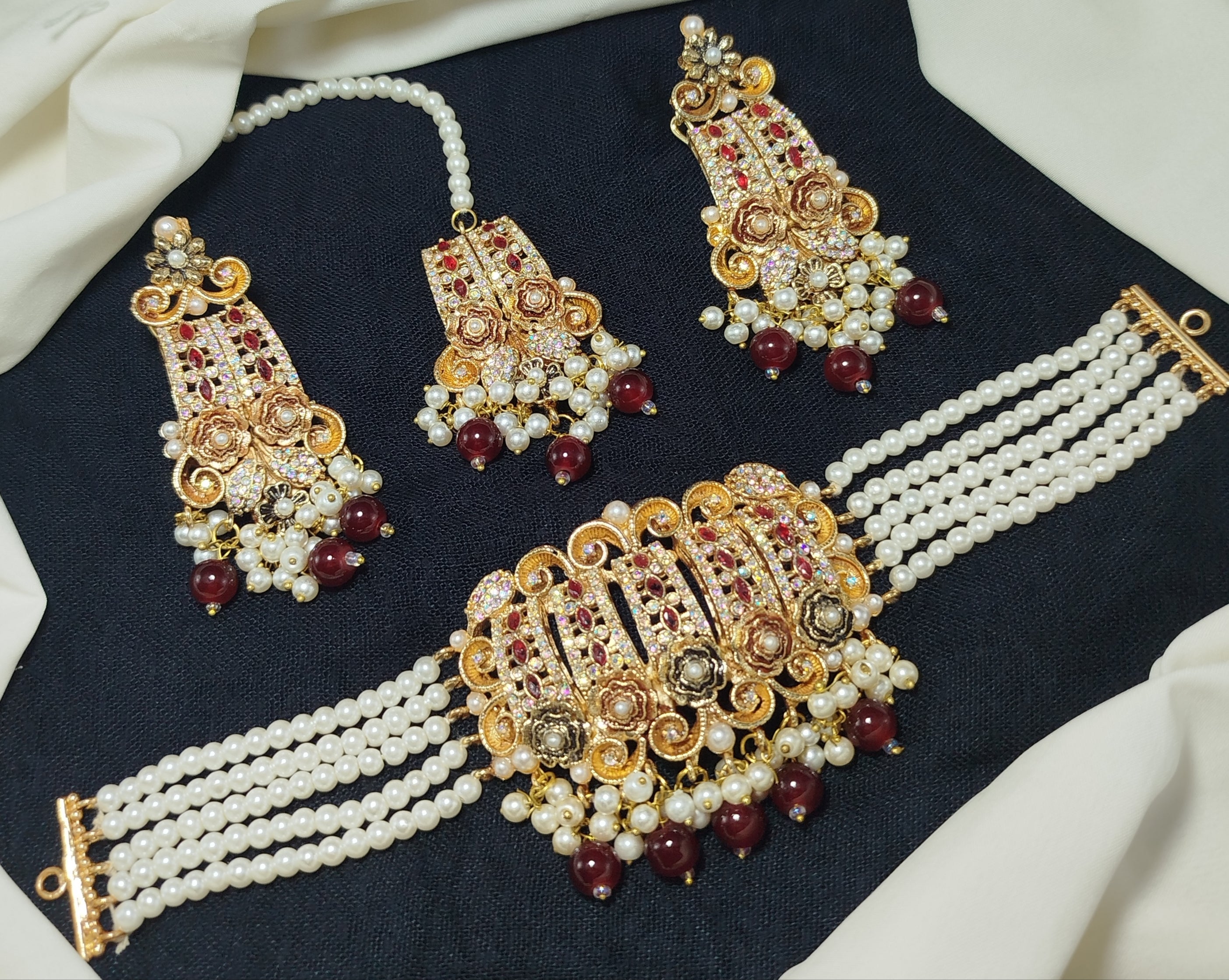 Stylish Choker Set