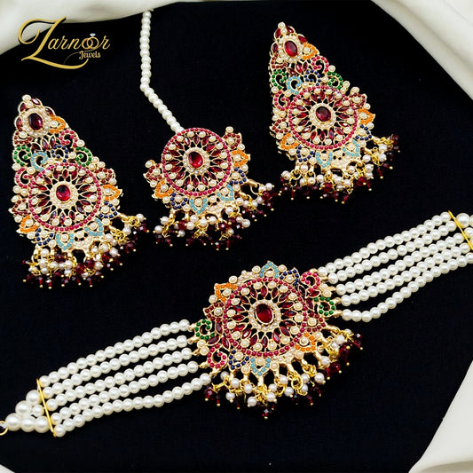 Stylish choker set