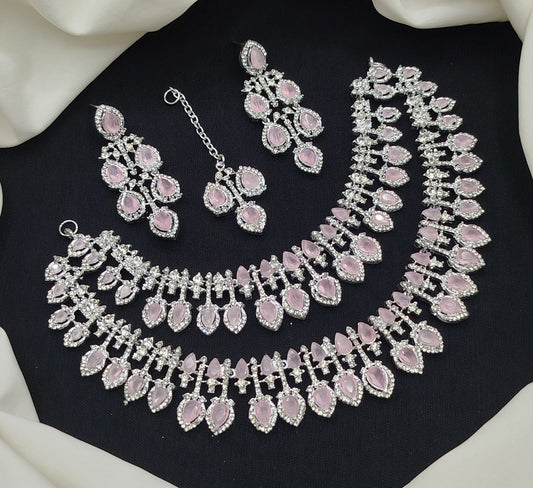 Stylish heavy necklace set
