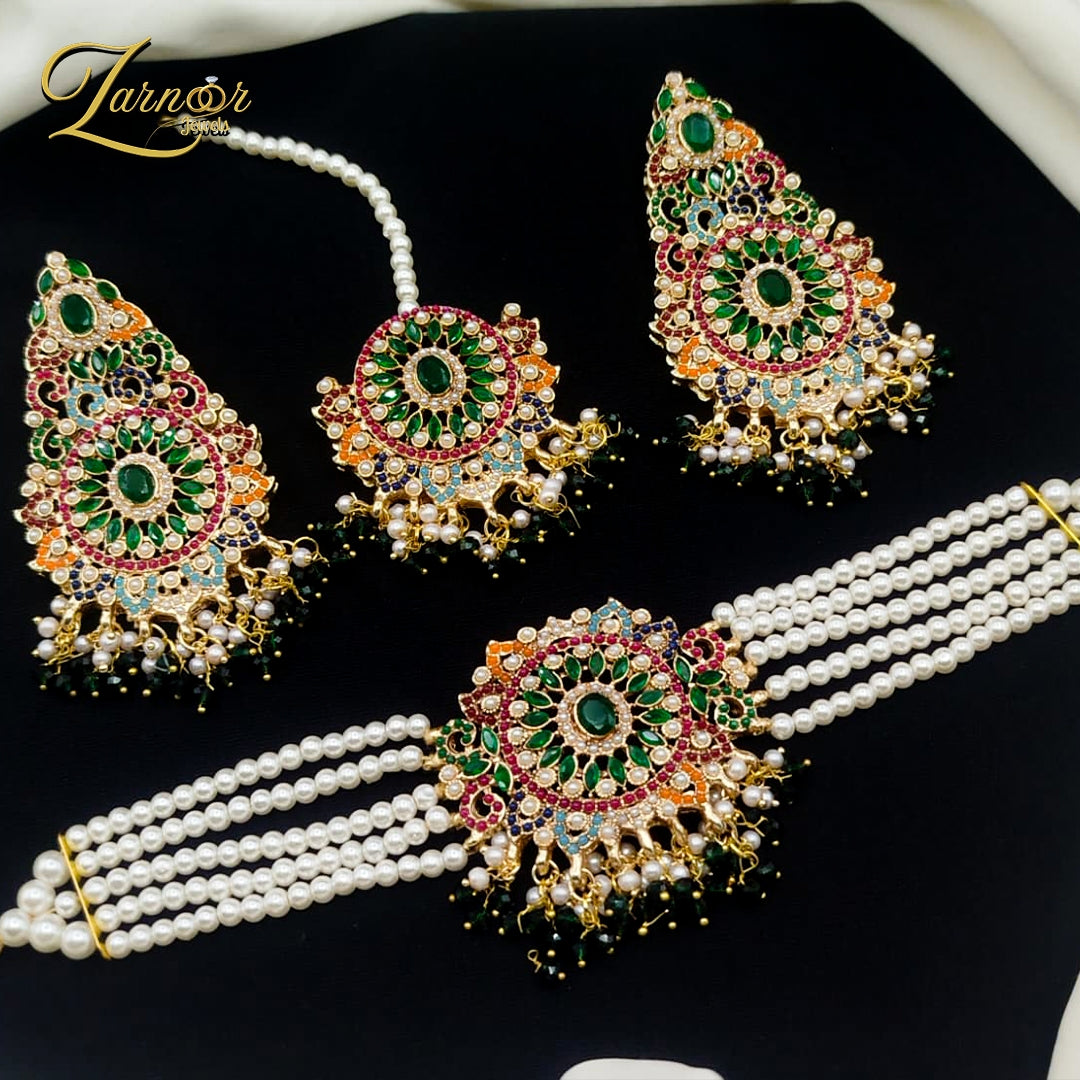 Stylish choker set