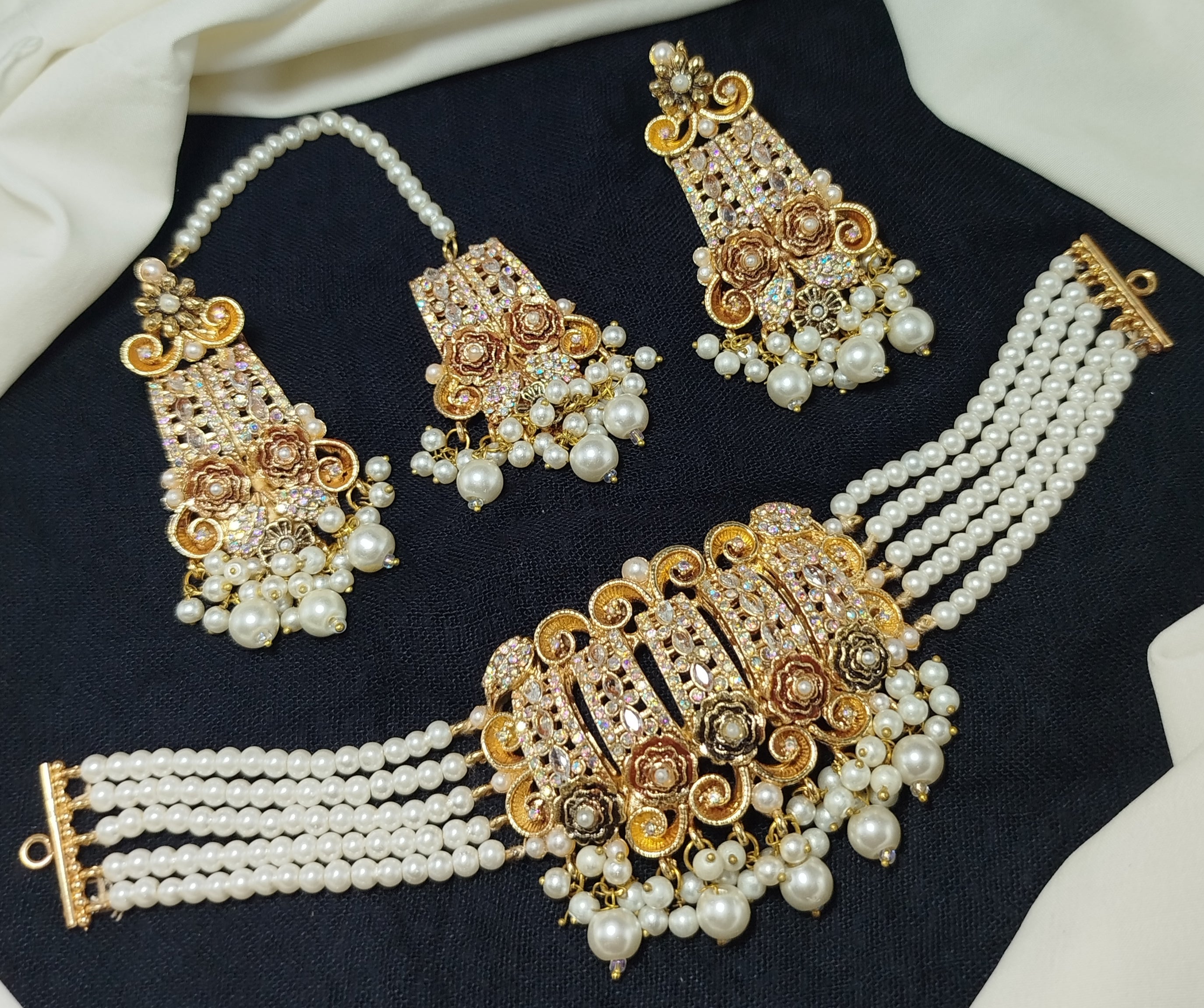 Stylish Choker Set